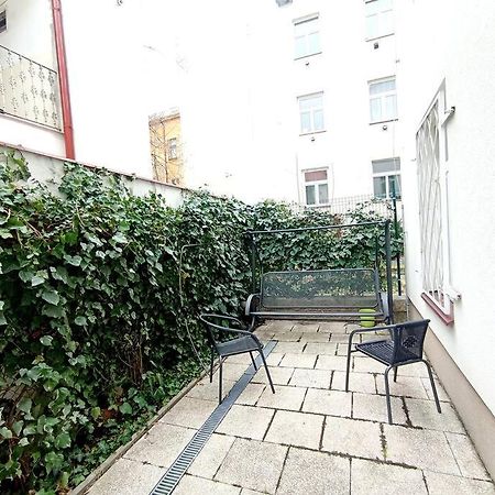 Apartment Captain Nemo Prague Extérieur photo